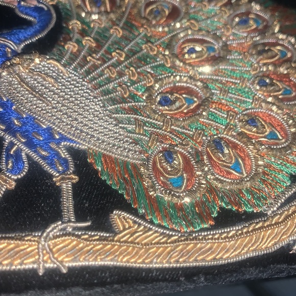 Vintage velvet Clutch w Embroidered Peacock. GORGEOUS & GLAMOROUS - Picture 4 of 10